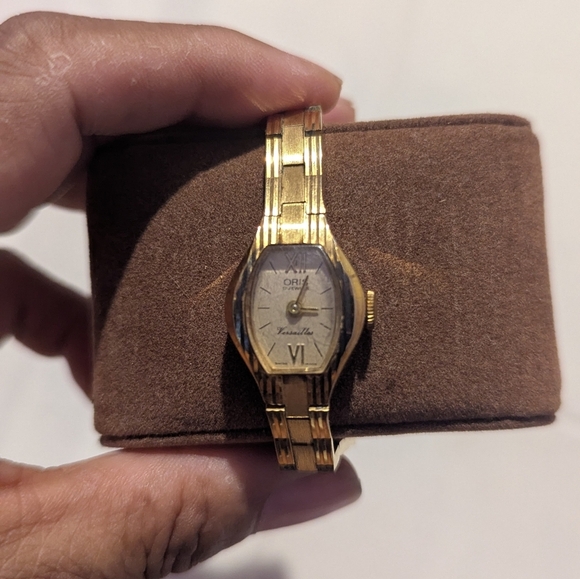 Oris Gold Timepiece with Ivory Dial - Picture 4 of 8